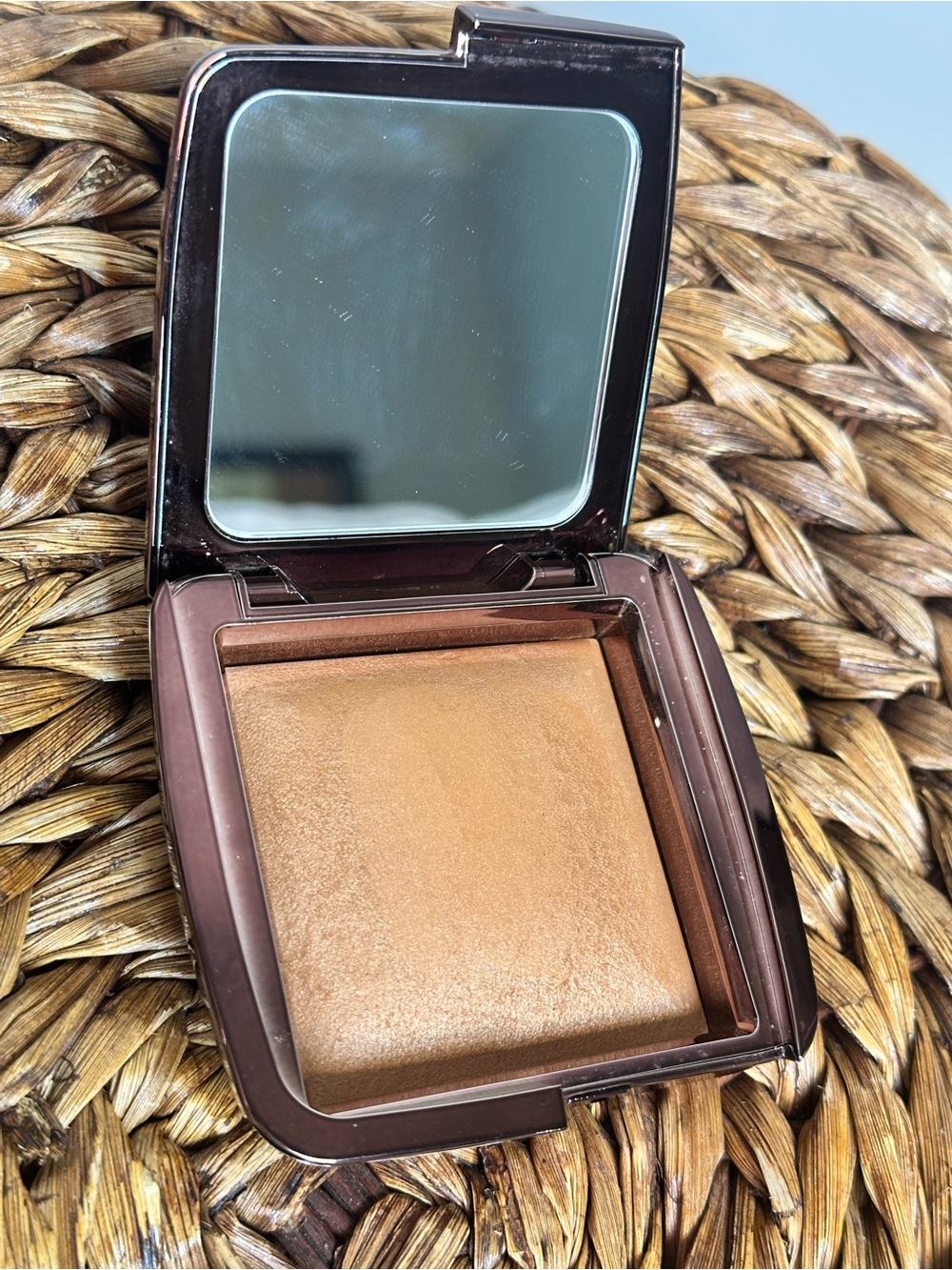 Like new Hourglass Ambient Lighting Powder in the shade Eternal Light - Picture 5 of 6